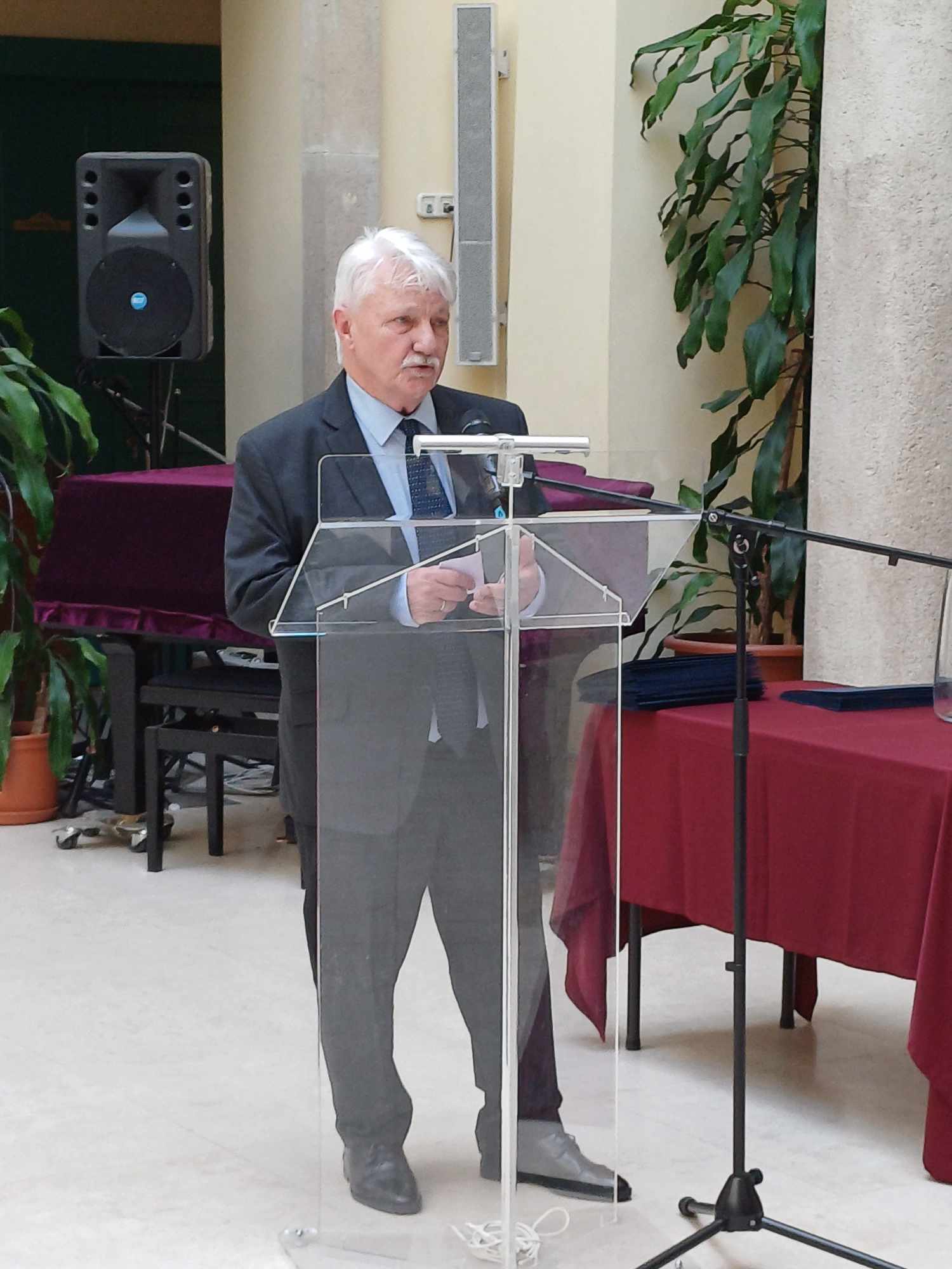 Messenger Creation 72f5f099 4a3e 4d7d Bb47 6439a6c9e837